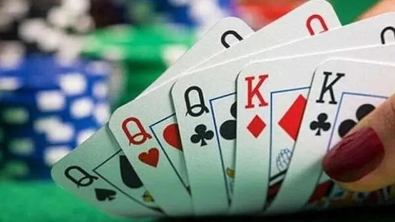 Tại sao bạn nên áp dụng mẹo chơi Phỏm khi tham gia?